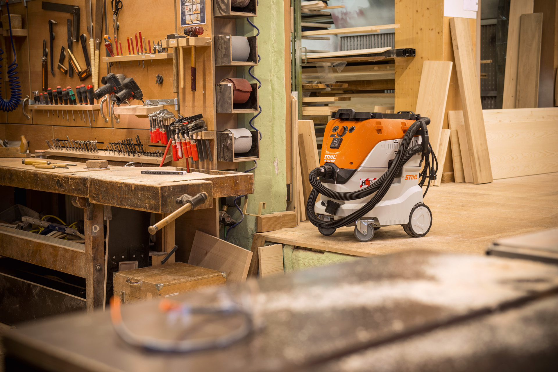 STIHL SE 133 ME wet and dry vacuum cleaner in a workshop